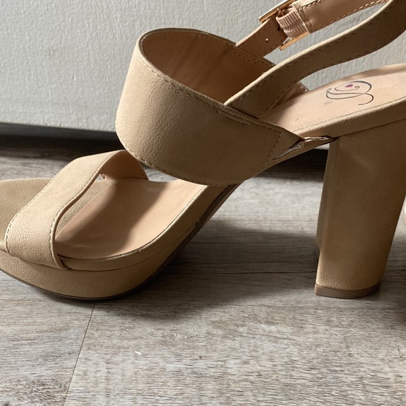 Shoes - Picture 4 of 7